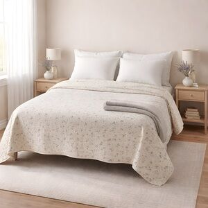 Vintage Blue Floral Patterned Double/Queen Quilt